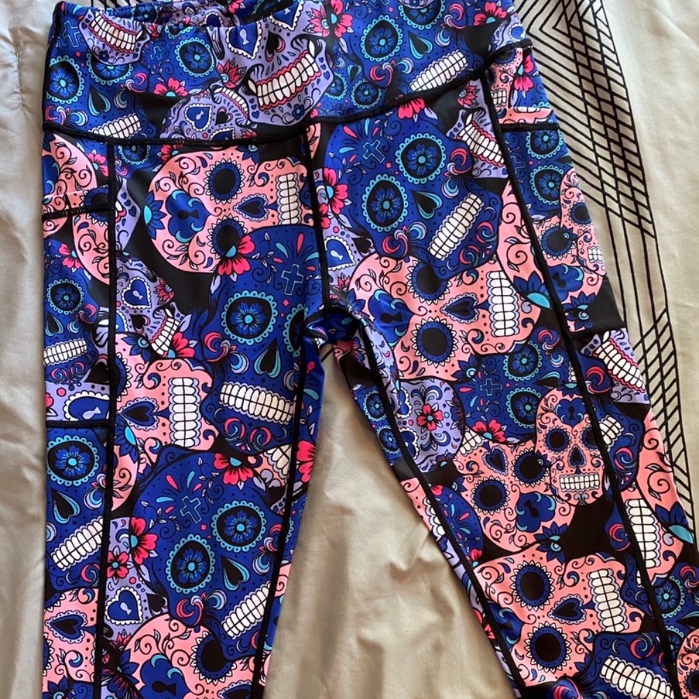 NEW Large  CVG Constantly Varied Gear Capris